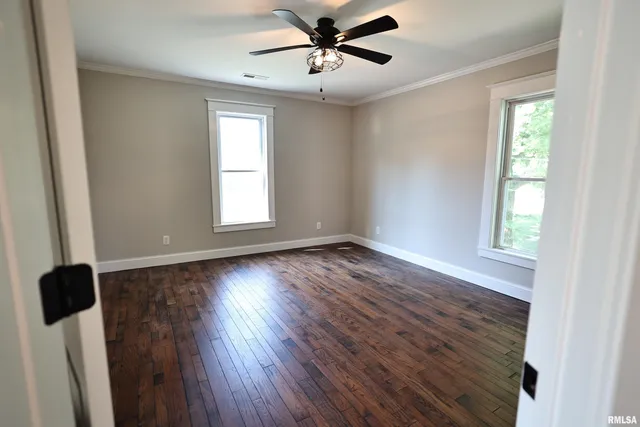 $255,000 | 220 East Fayette Street, Pittsfield, IL 62363