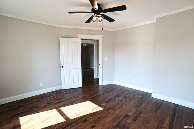 $255,000 | 220 East Fayette Street, Pittsfield, IL 62363