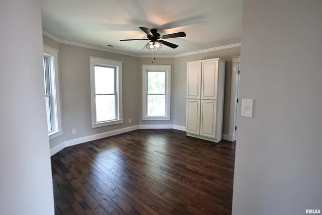 $255,000 | 220 East Fayette Street, Pittsfield, IL 62363