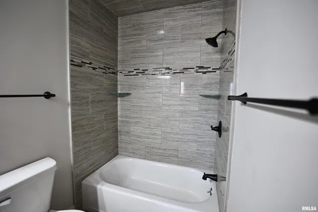 $255,000 | 220 East Fayette Street, Pittsfield, IL 62363