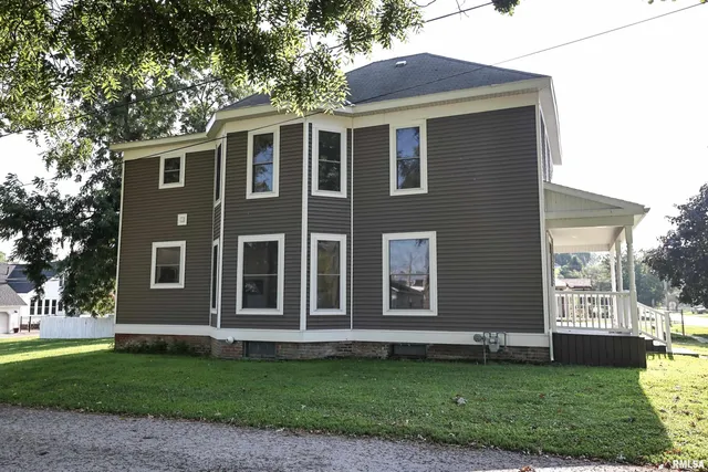 $255,000 | 220 East Fayette Street, Pittsfield, IL 62363
