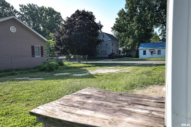 $255,000 | 220 East Fayette Street, Pittsfield, IL 62363