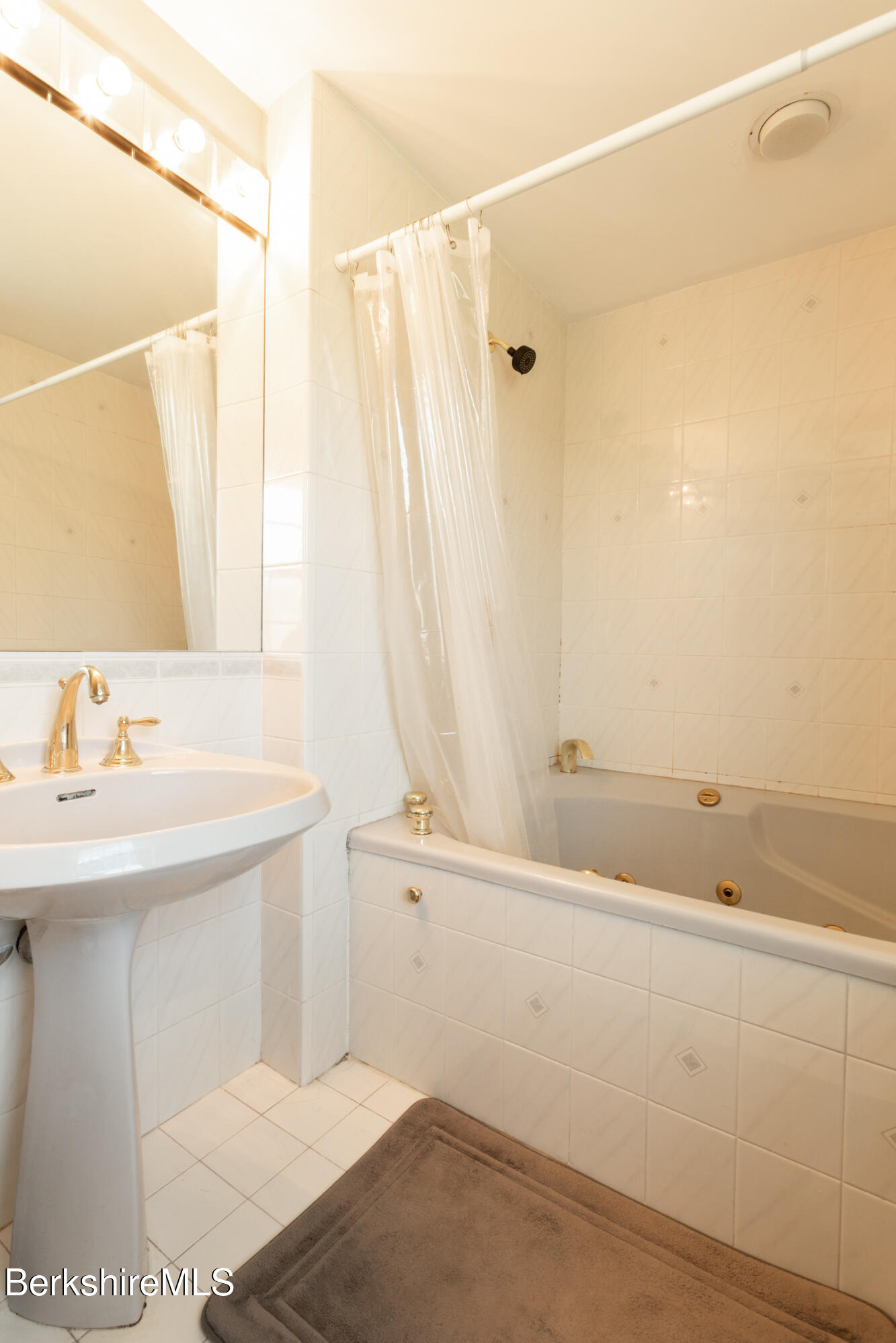 147 Brough Road Cheshire, MA 01225 - Photo 38 of 62 Primary bath