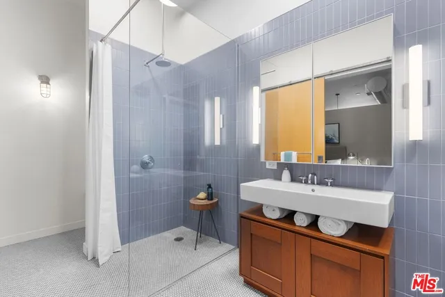 $1,199,000 | 4080 Glencoe Avenue, Unit 220, Marina del Rey, CA 90292