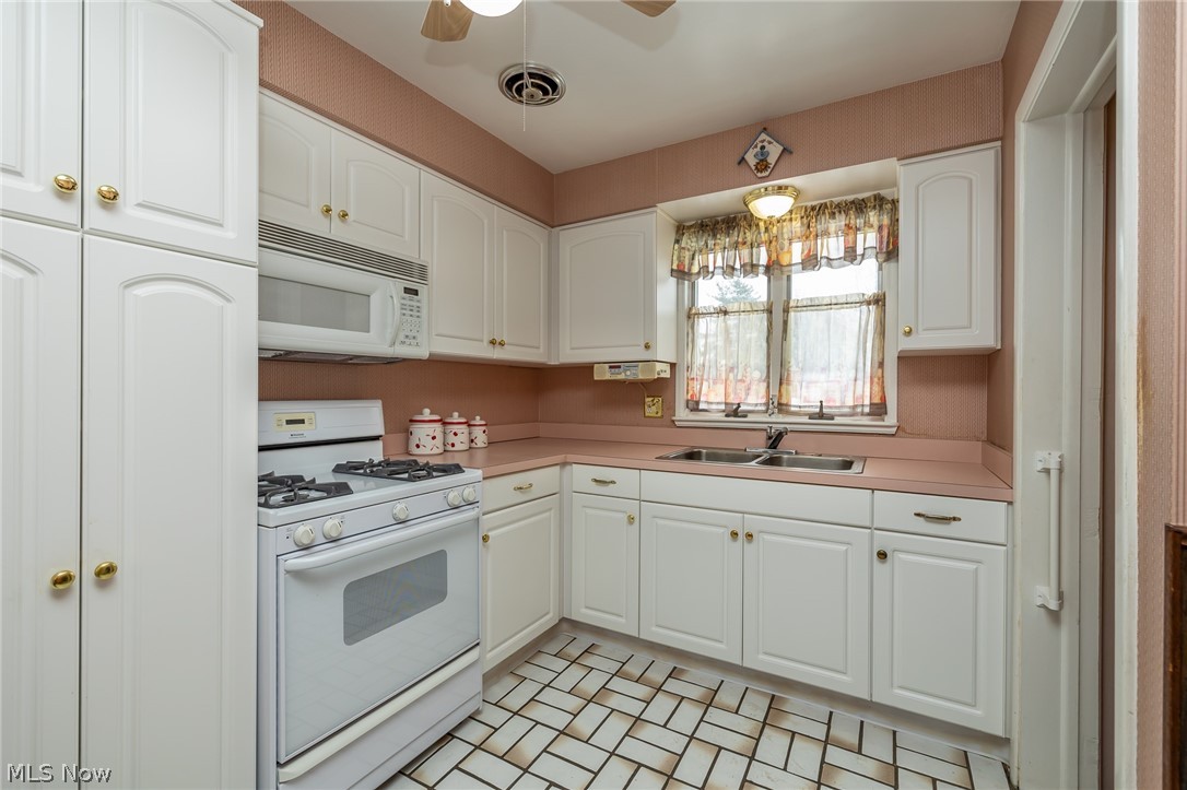 18662 Drake Road Strongsville, OH 44136 - Photo 9 of 34 Gallery Image 9