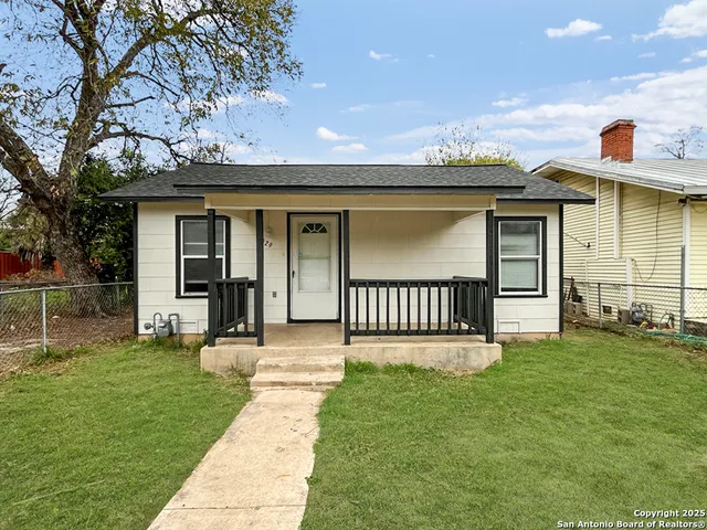$995 | 1029 Essex Street, San Antonio, TX 78210