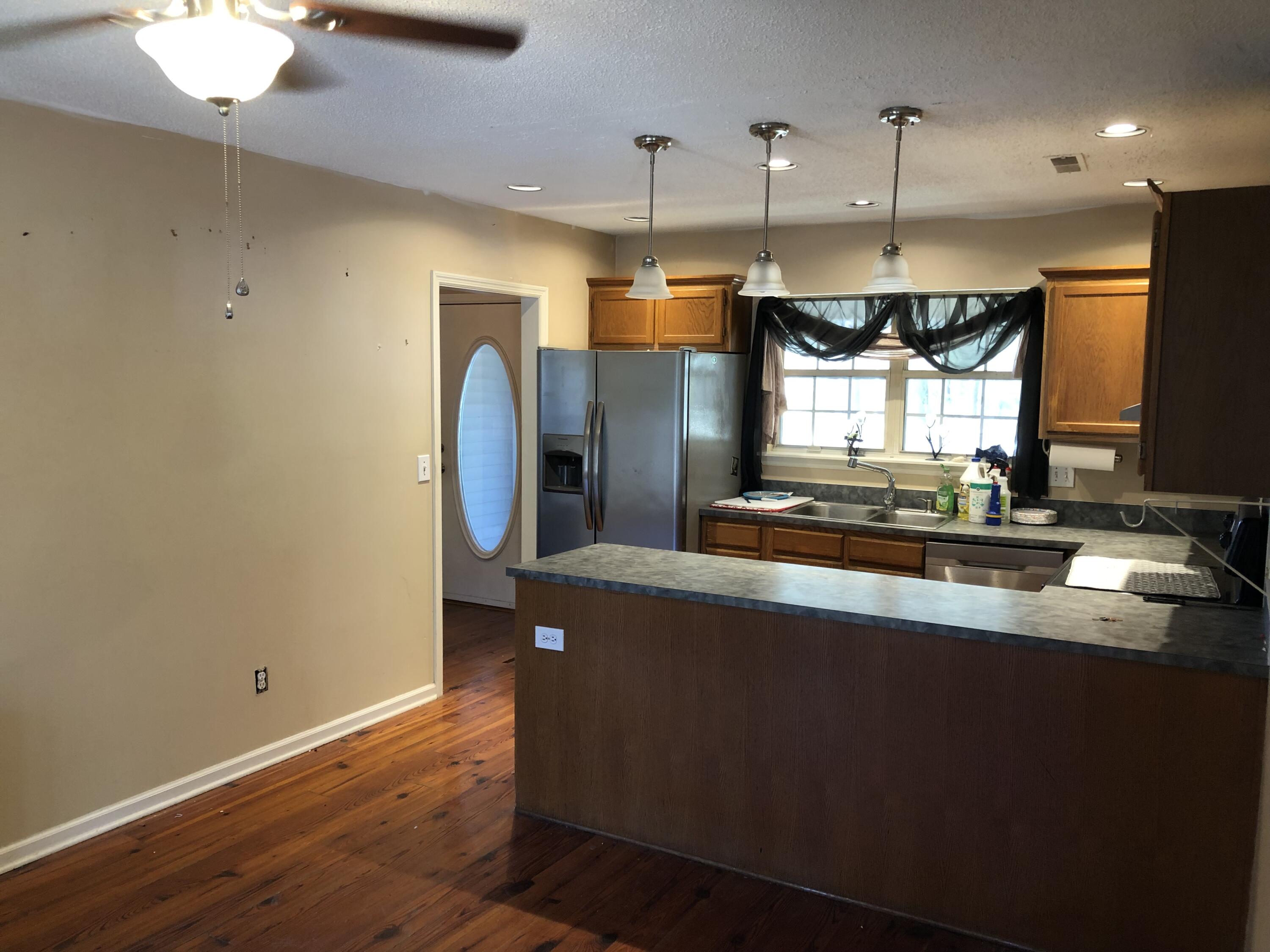 1234 Ocean View Road Charleston, SC 29412 - Photo 9 of 20 John Schaefer - IMG_0240