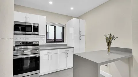 $3,500 | 3764 Southwest 27th Lane, Unit 3762, Miami, FL 33134