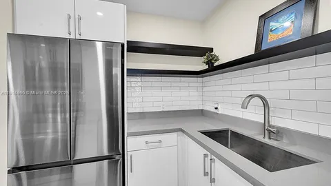 $3,500 | 3764 Southwest 27th Lane, Unit 3762, Miami, FL 33134