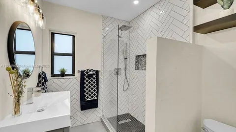 $3,500 | 3764 Southwest 27th Lane, Unit 3762, Miami, FL 33134