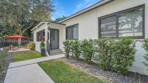 $3,500 | 3764 Southwest 27th Lane, Unit 3762, Miami, FL 33134