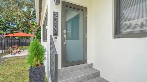 $3,500 | 3764 Southwest 27th Lane, Unit 3762, Miami, FL 33134