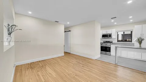 $3,500 | 3764 Southwest 27th Lane, Unit 3762, Miami, FL 33134