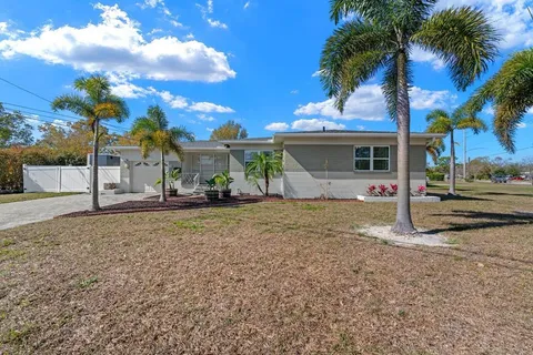 $425,000 | 2990 37th Street North, St. Petersburg, FL 33713