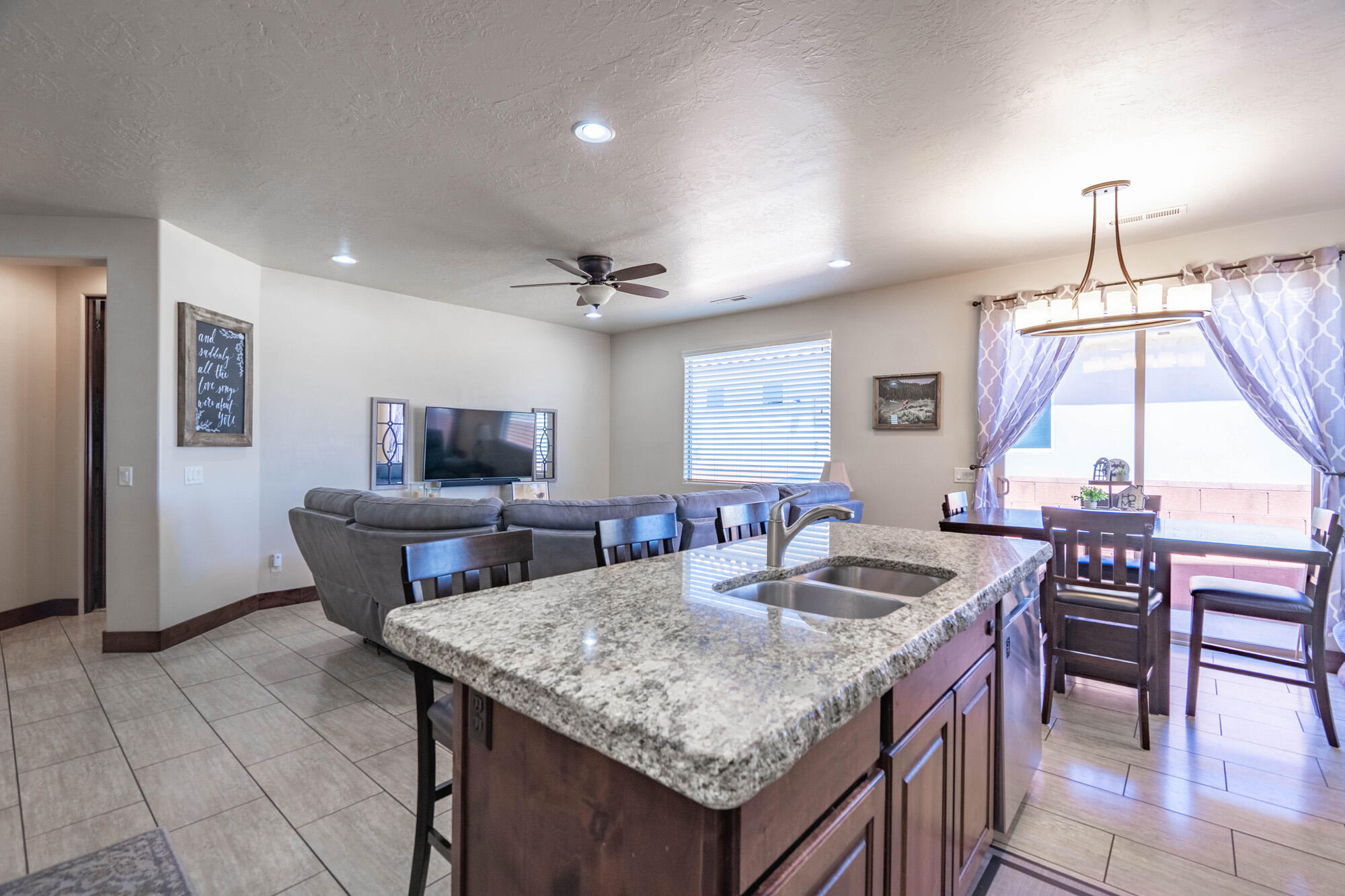 576 Sun Rock Way Washington, UT 84780 - Photo 8 of 26 576 Sun Rock Way-028