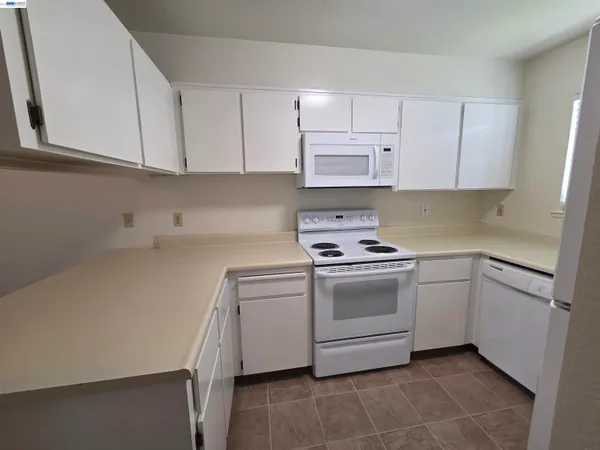 $2,925 | 7596 Silvertree Lane, Dublin, CA 94568