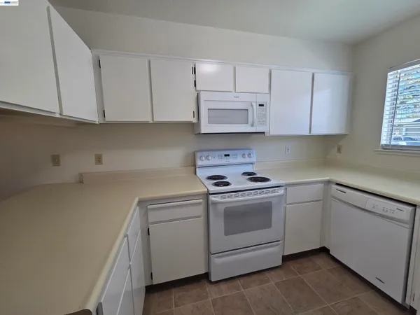$2,925 | 7596 Silvertree Lane, Dublin, CA 94568