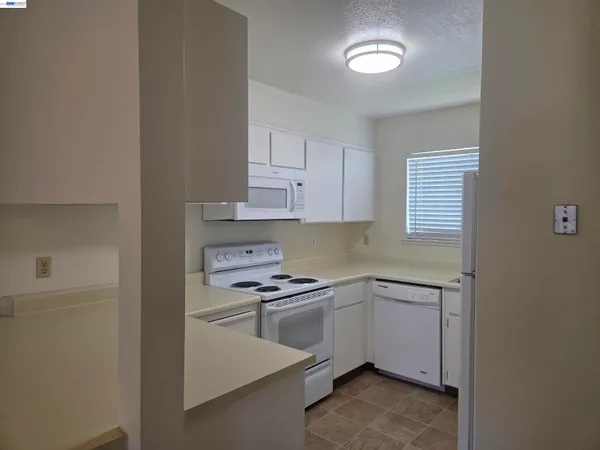 $2,925 | 7596 Silvertree Lane, Dublin, CA 94568