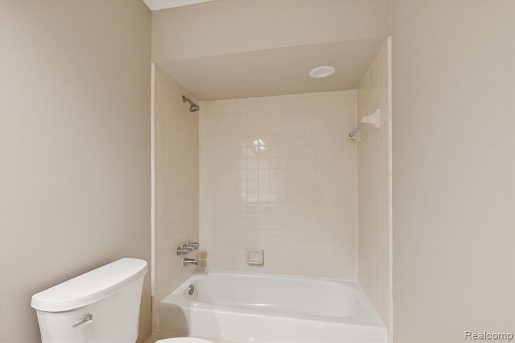 634 Lockport Road Rochester Hills, MI 48307 - Photo 29 of 42