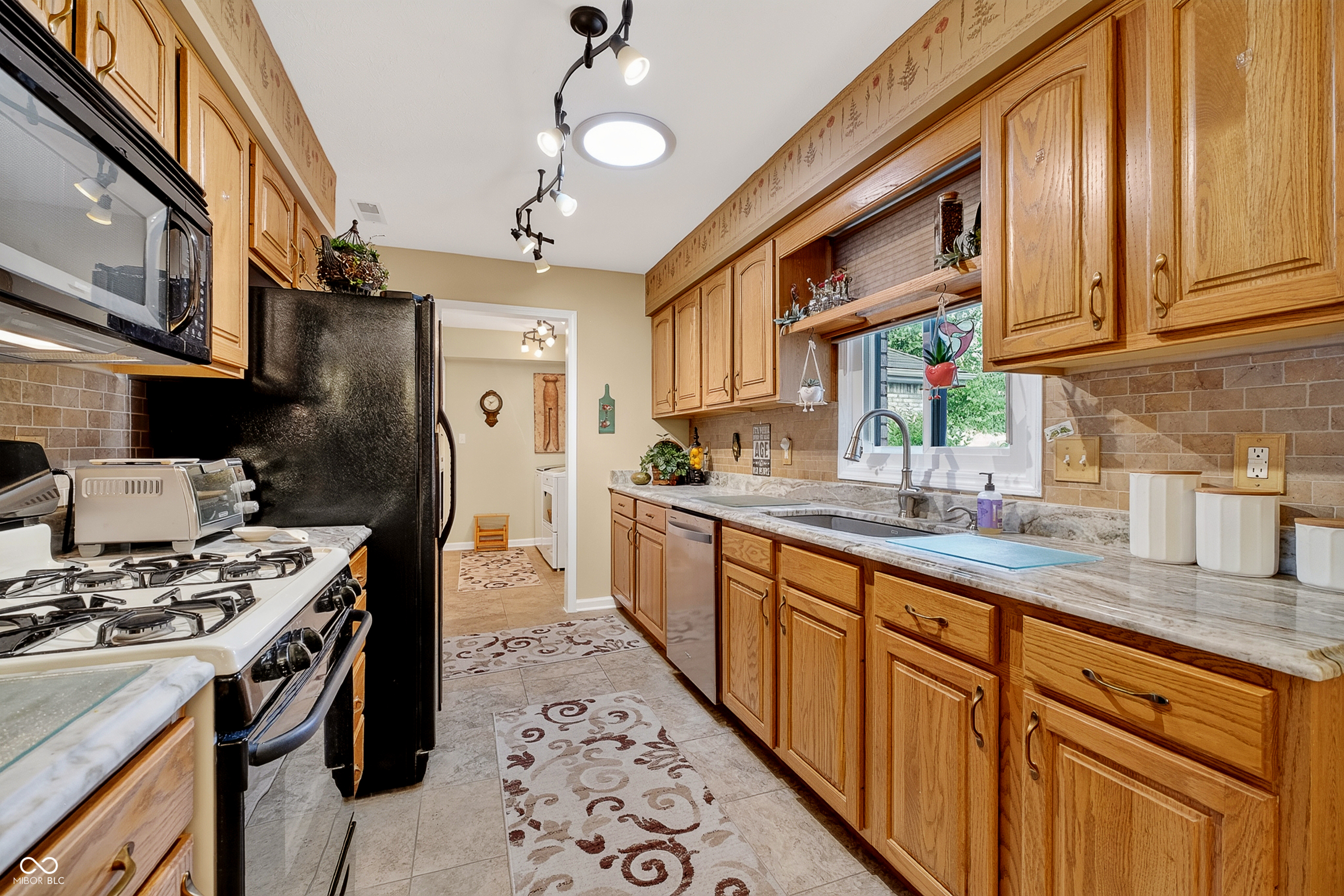 175 Warwick Way Pendleton, IN 46064 - Photo 12 of 31