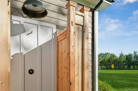 $1,875,000 | 5675 Bridge Lane, Cutchogue, NY 11935