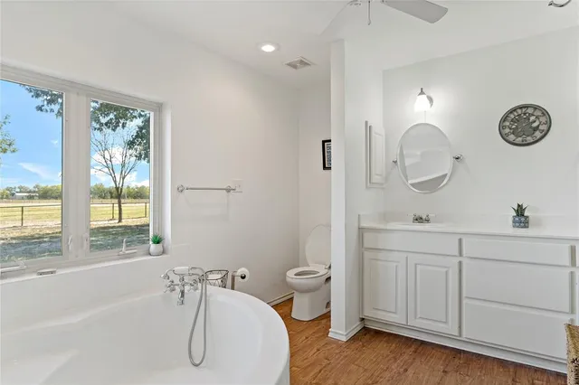 $1,175,000 | 15 County Road 1227, Lake Creek, TX 75450