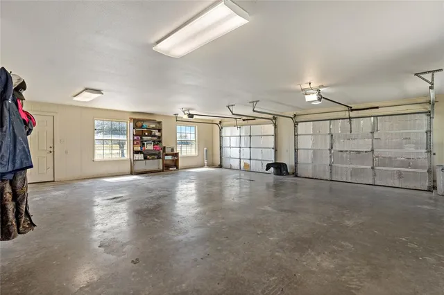 $1,175,000 | 15 County Road 1227, Lake Creek, TX 75450