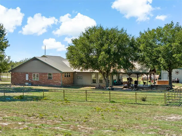 $1,175,000 | 15 County Road 1227, Lake Creek, TX 75450