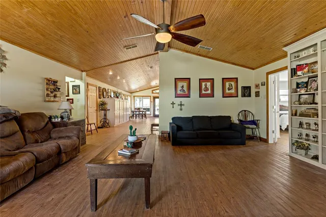 $1,175,000 | 15 County Road 1227, Lake Creek, TX 75450