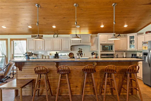 $1,175,000 | 15 County Road 1227, Lake Creek, TX 75450