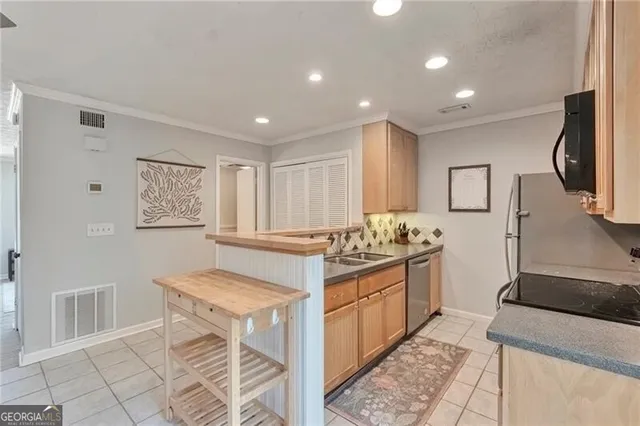 $1,900 | 8 Arpege Way Northwest, Atlanta, GA 30327