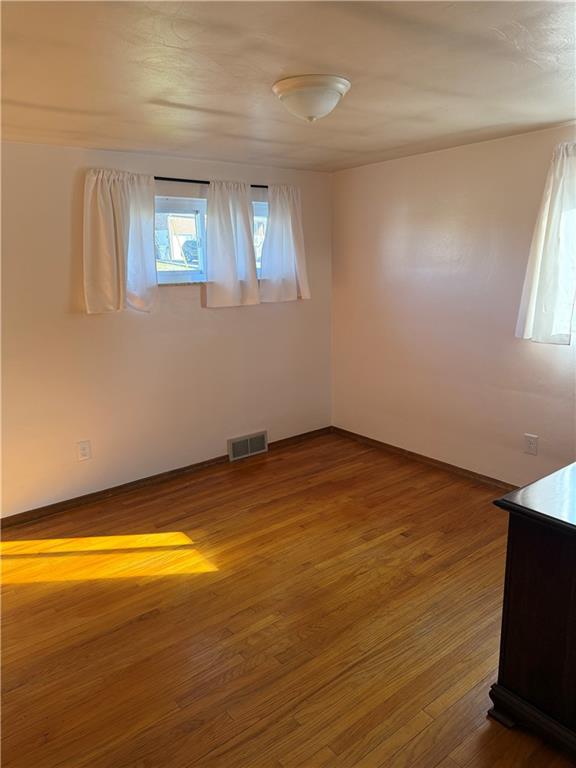 662 Lindsay Road Carnegie, PA 15106 - Photo 11 of 19 a view of an empty room and window