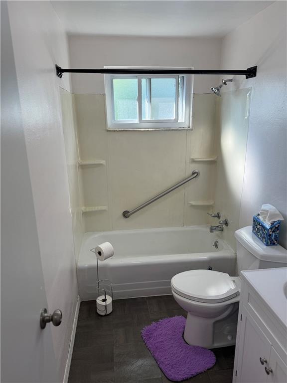 662 Lindsay Road Carnegie, PA 15106 - Photo 14 of 19 a bathroom with a toilet a sink and bathtub