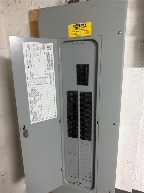 662 Lindsay Road Carnegie, PA 15106 - Photo 17 of 19 a view of walk in closet