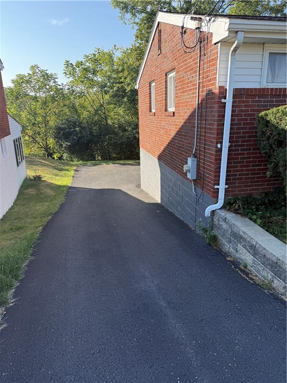 662 Lindsay Road Carnegie, PA 15106 - Photo 3 of 19 a view of a house with a yard