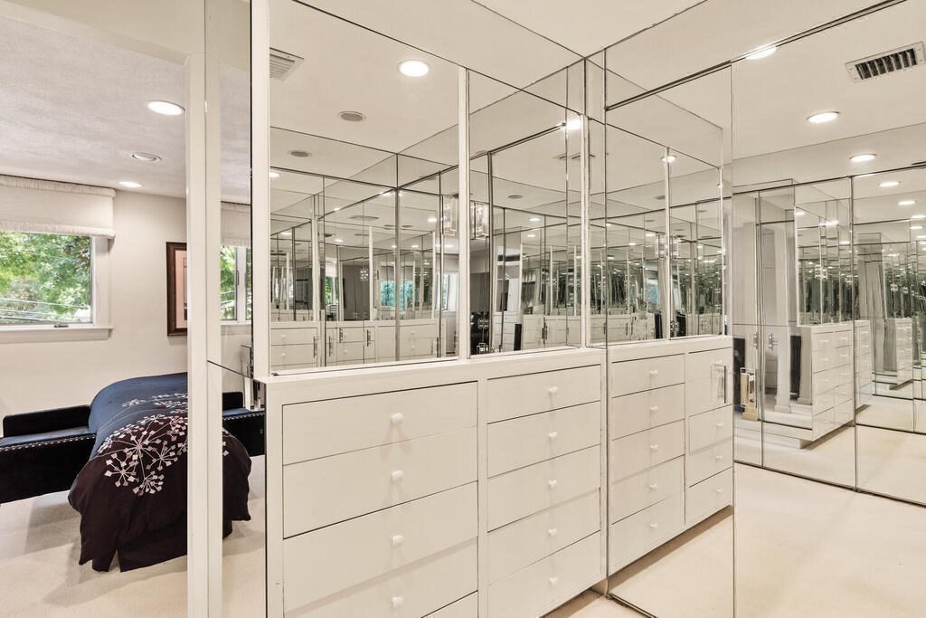 124 Damon Road Needham, MA 02494 - Photo 22 of 42 a very nice looking room with a large window