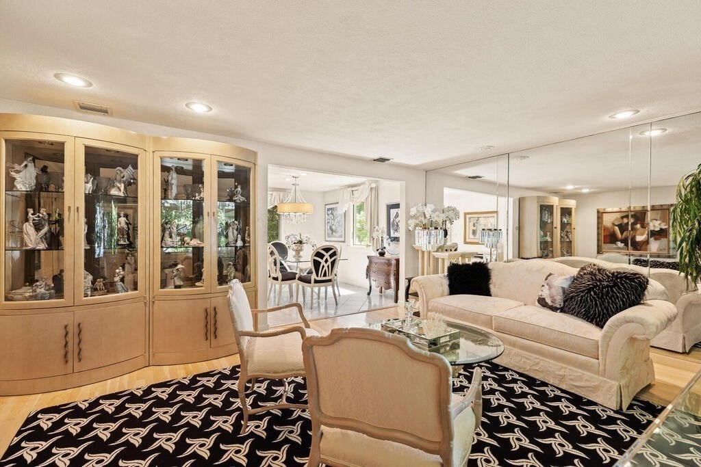 124 Damon Road Needham, MA 02494 - Photo 7 of 42 a living room with furniture and a window