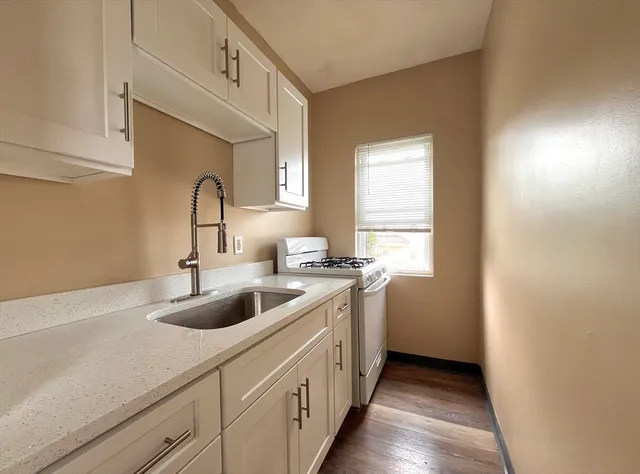 $1,800 | 25 Oakland Avenue, Unit 3R, Everett, MA 02149