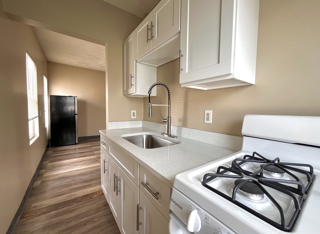 25 Oakland Avenue, Unit 3R Everett, MA 02149 - Photo 2 of 13