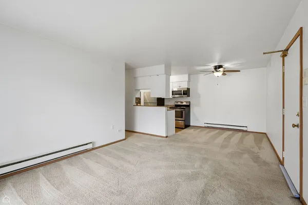 $1,499 | 627 South Virginia Road, Unit 112, Crystal Lake, IL 60014