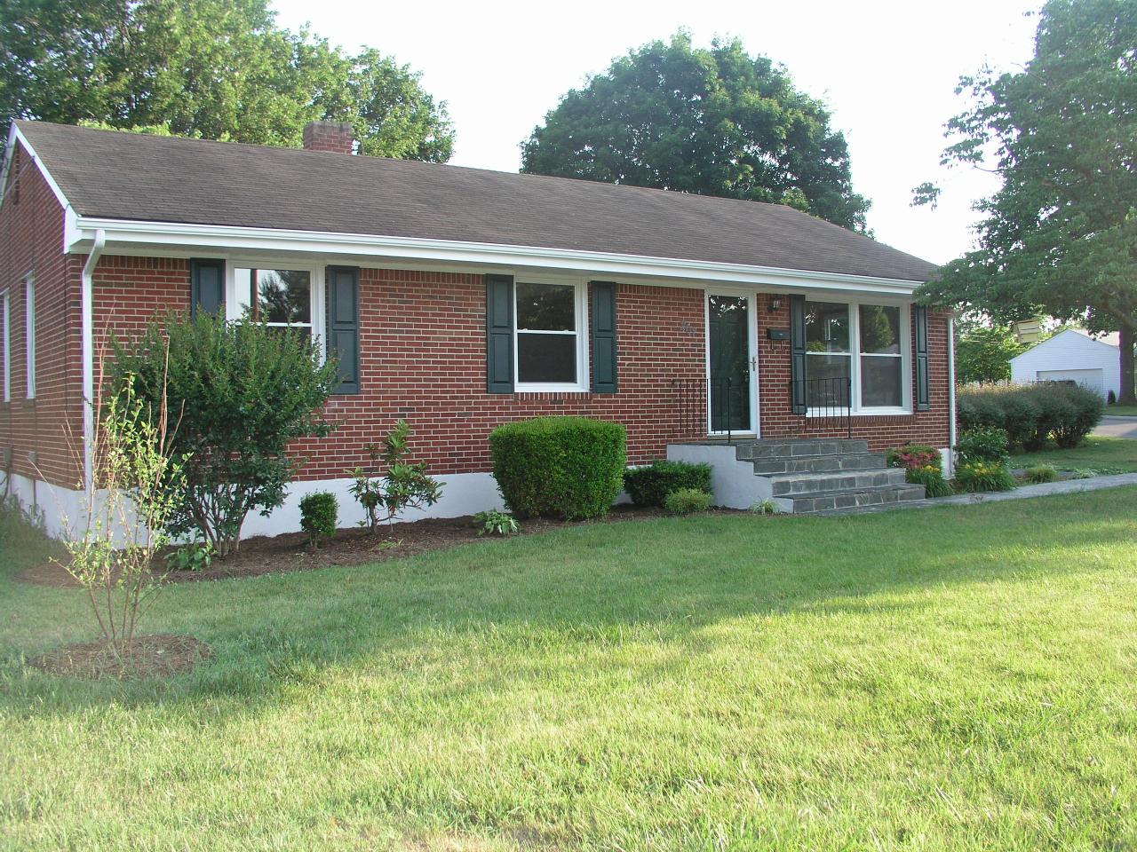 201 Frontier Road Northeast Roanoke, VA 24012 - Photo 1 of 9 Front Shot