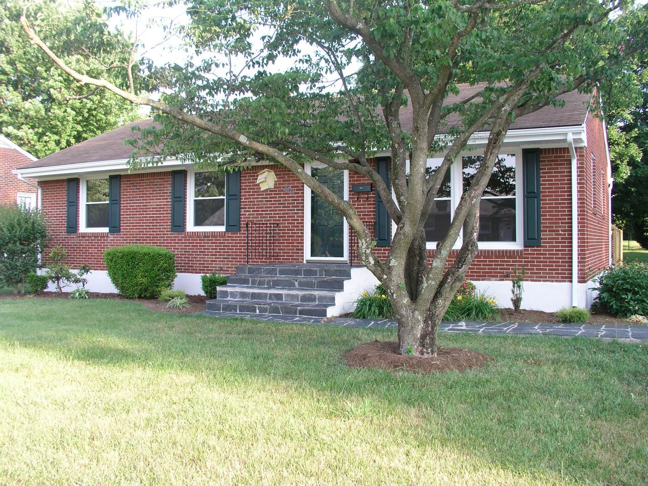 201 Frontier Road Northeast Roanoke, VA 24012 - Photo 2 of 9 front