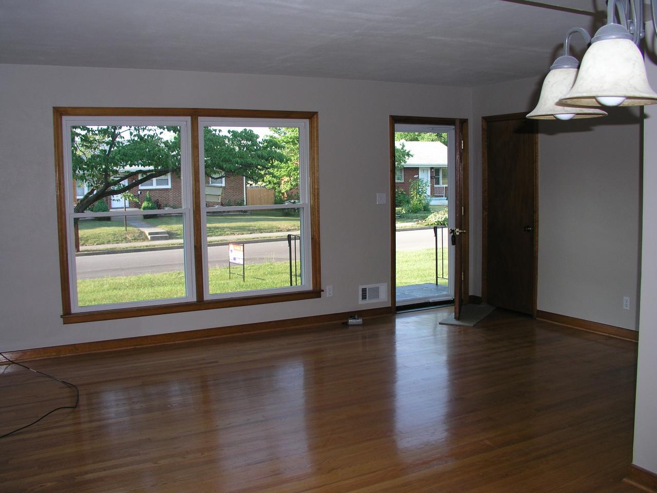 201 Frontier Road Northeast Roanoke, VA 24012 - Photo 7 of 9 living area
