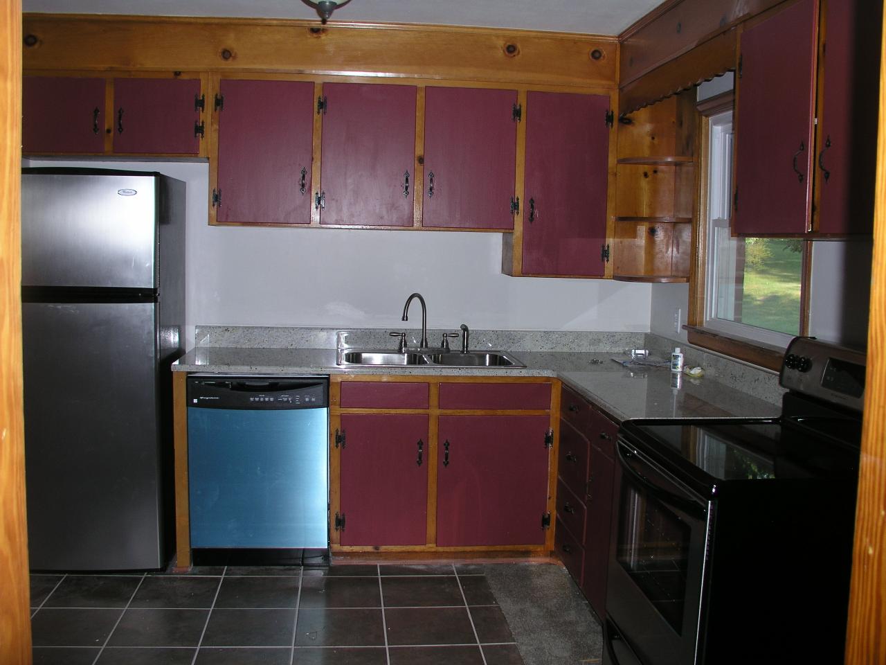 201 Frontier Road Northeast Roanoke, VA 24012 - Photo 9 of 9 granite, stainless, tile