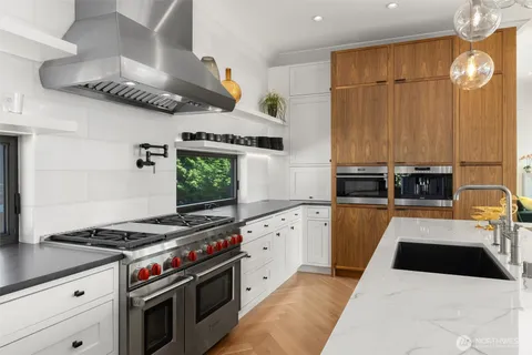 $5,308,000 | 362 Ward Street, Seattle, WA 98109