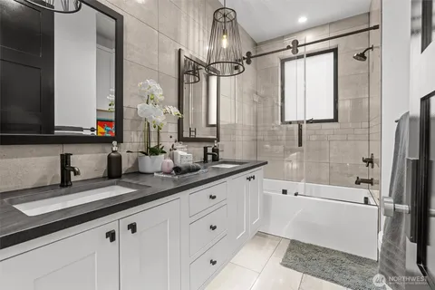 $5,308,000 | 362 Ward Street, Seattle, WA 98109