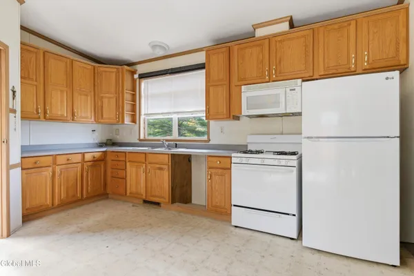 $219,500 | 4 Country Lane, Ticonderoga, NY 12883