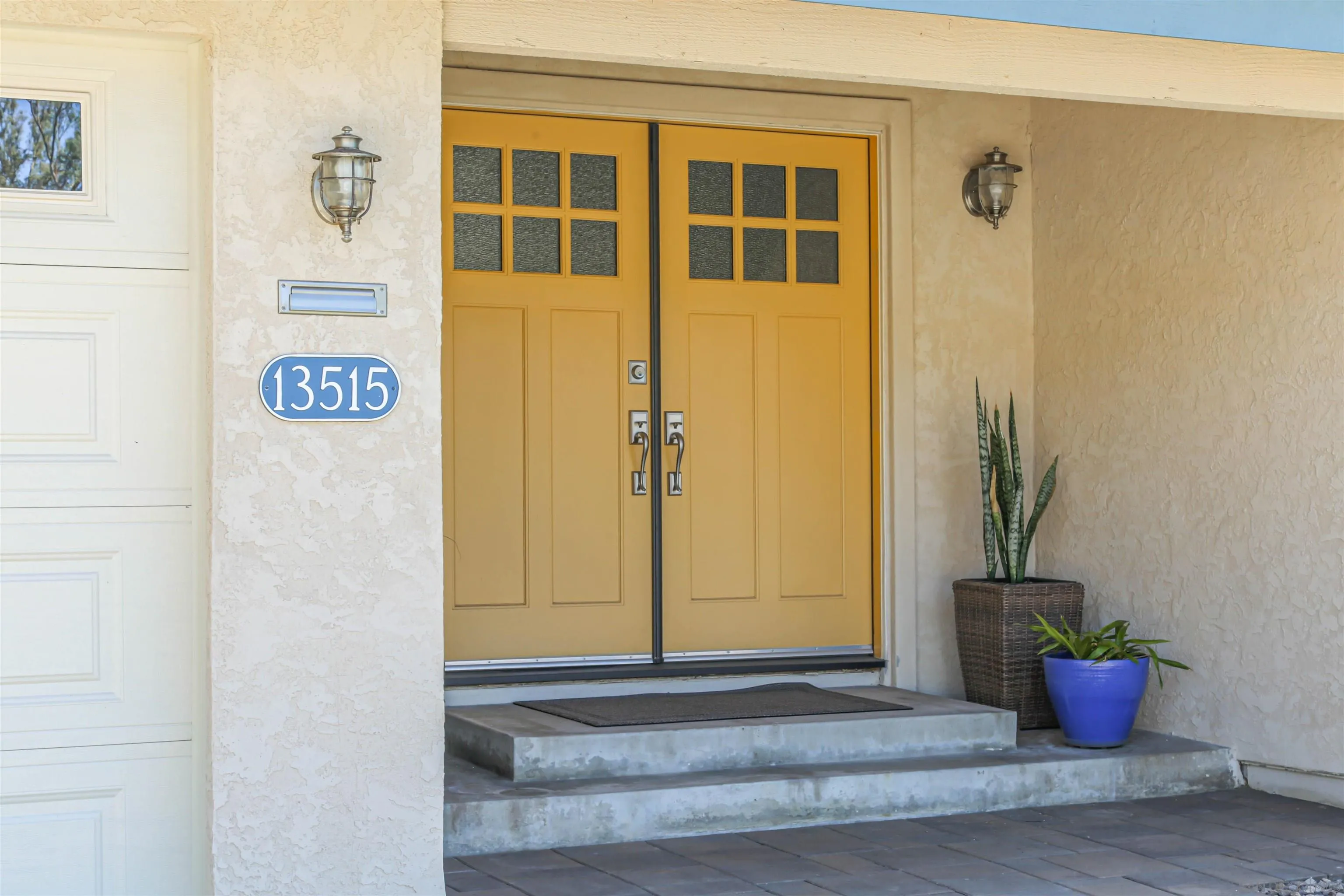 13515 Utopia Road Poway, CA 92064 - Photo 4 of 36 a view of door lock