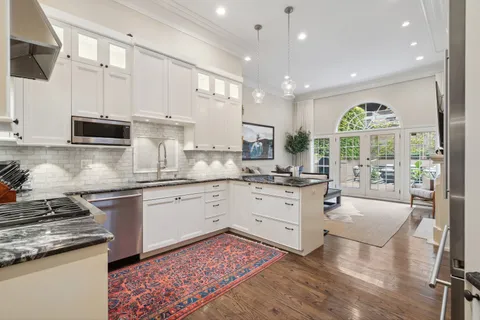 $1,749,000 | 24 West Chestnut Street, Chicago, IL 60610