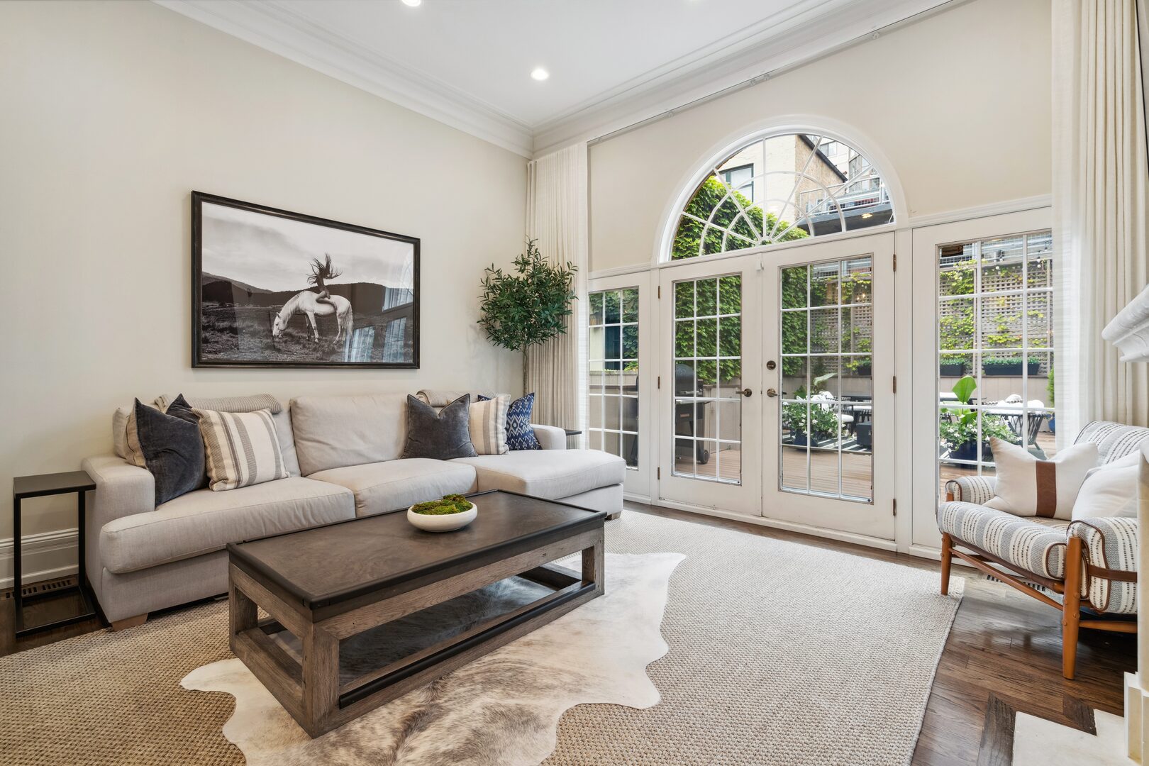 24 West Chestnut Street Chicago, IL 60610 - Photo 14 of 38 a living room with furniture and a large window